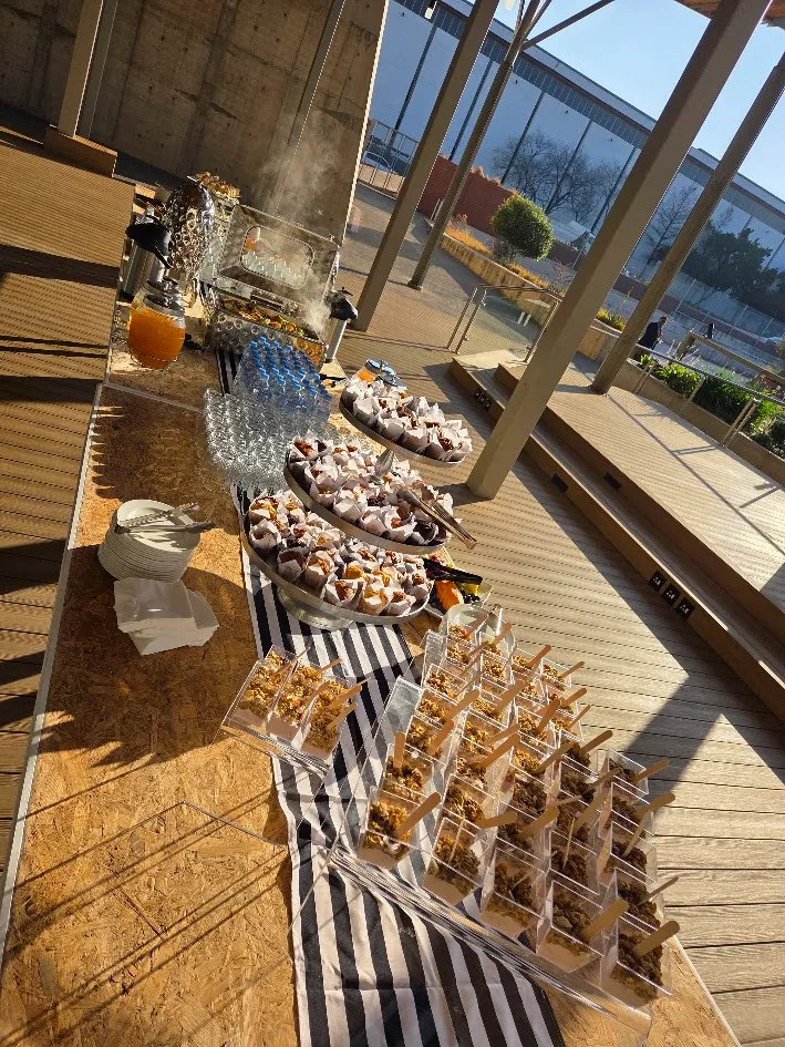 outdoor corporate breakfast catering buffet setup